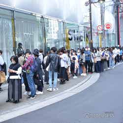 『SHEIN POPUP OSAKA』一時入場までの列は2.5時間待ちに（C）モデルプレス