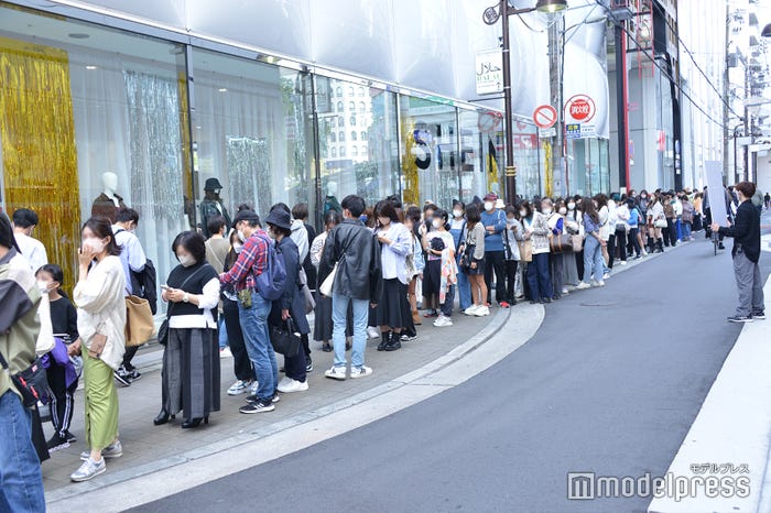 『SHEIN POPUP OSAKA』一時入場までの列は2.5時間待ちに(C)モデルプレス