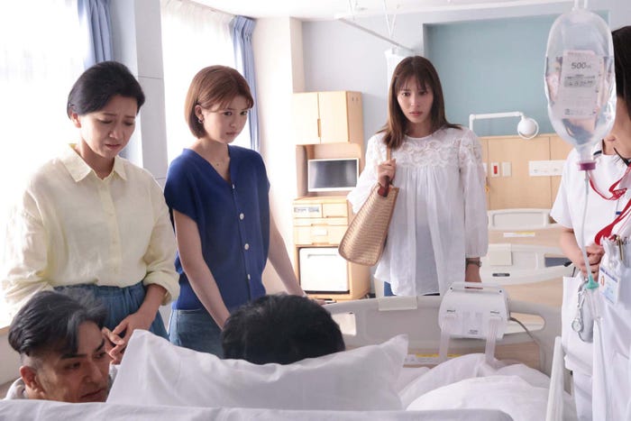 (左から)北村一輝、戸田菜穂、中田青渚、広瀬アリス「366日」第5話より(C)フジテレビ