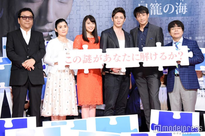 (左から)和泉聖治監督、石田ひかり、広瀬アリス、玉木宏、吉田栄作、小倉久寛(C)モデルプレス