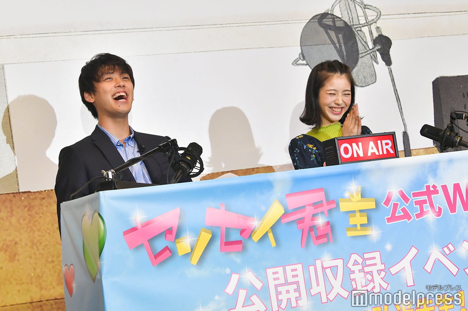 竹内涼真、浜辺美波 （C）モデルプレス