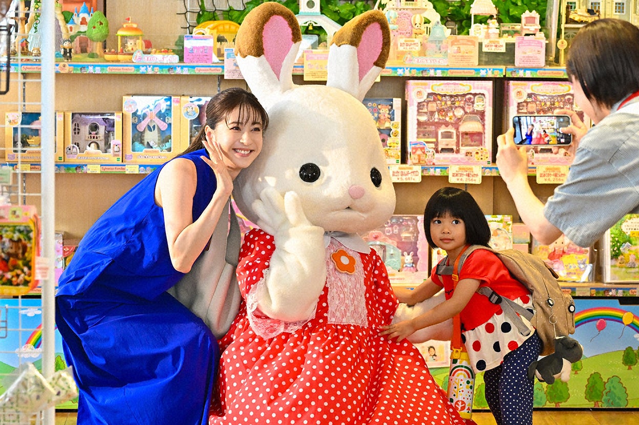 松本若菜、倉田瑛茉「西園寺さんは家事をしない」第4話より（C）TBS