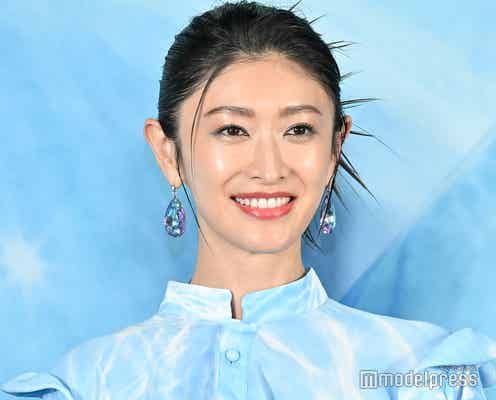 山田優、ヘソ出し&美脚コーデで仲良しモデルと2ショット 抜群のスタイルに「お人形さんみたい」「今も仲良しでエモい」の声