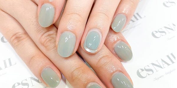 くすみカラー で手元をクラスアップ 大人のミントグリーンネイル 今週のネイル モデルプレス くすみカラー で手元をクラスアップ 大人のミントグリーンネイル 今週のネイル モデルプレス