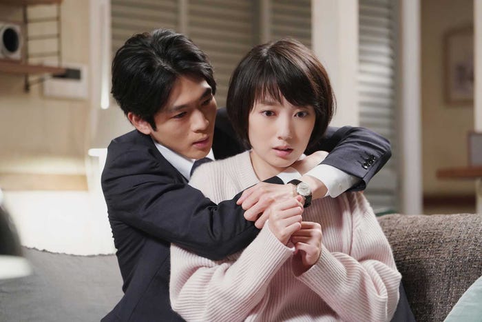 松下洸平、波瑠「#リモラブ ~普通の恋は邪道~」より(C)日本テレビ