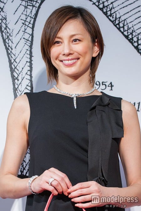米倉涼子、結婚後初の公の場　美脚あらわに笑顔輝く【モデルプレス】