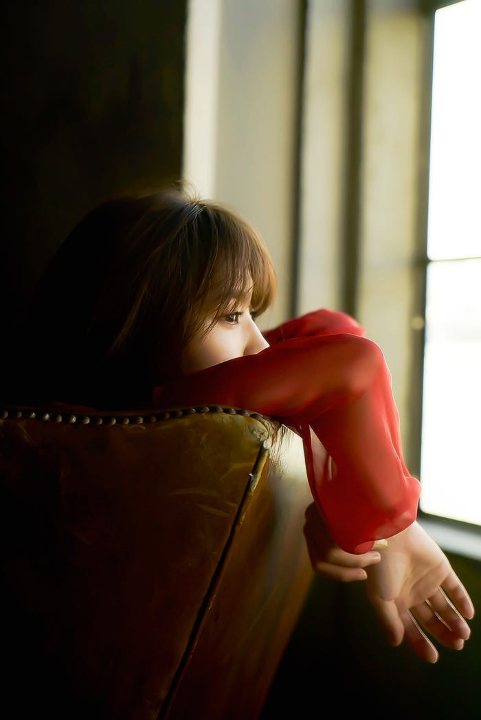 小林由依/撮影:鈴木心(画像提供:KADOKAWA)