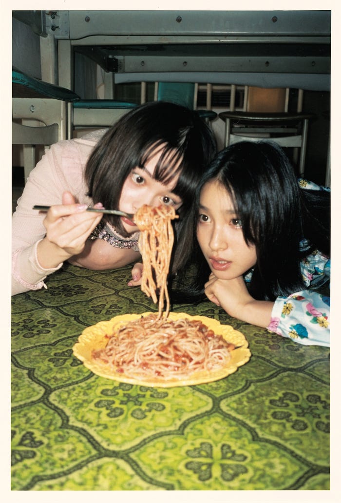 (左から)玉城ティナ、土屋太鳳(C)蓮井元彦