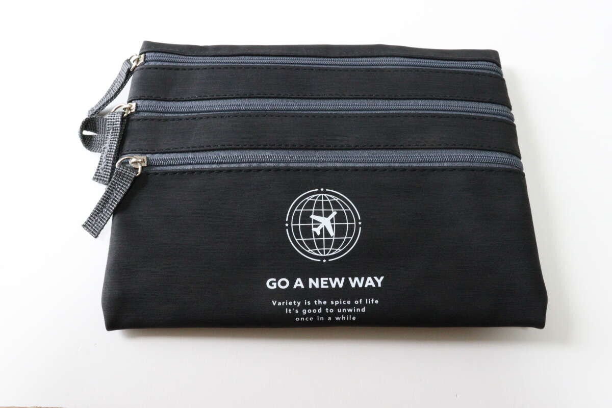 ダイソーのトラベルケースの黒