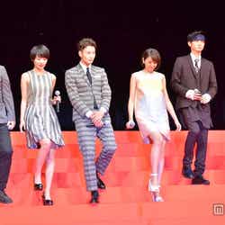 (左より)新城穀彦監督、波瑠、岡田将生、長澤まさみ、高良健吾、中村蒼