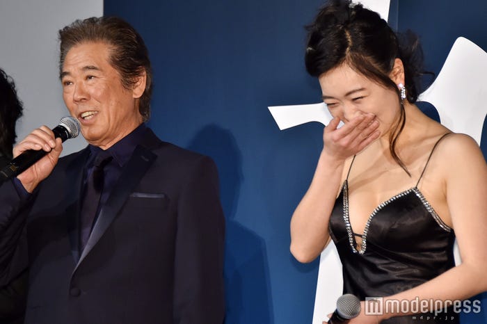 西岡德馬、佐々木心音(C)モデルプレス