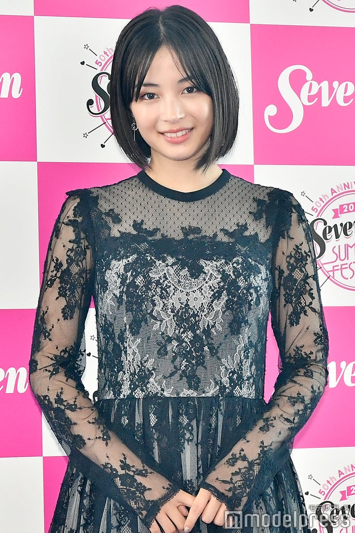 広瀬すず 姉 広瀬アリスからのサプライズに 一番やられました 今後は女優一本に Seventeen 夏の学園祭18 モデルプレス