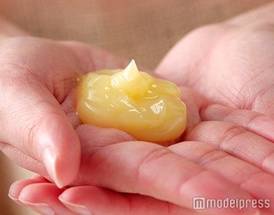 ぷるぷるのジェルで肌の奥まで浸透