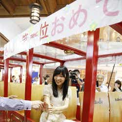 JR大分駅での指原莉乃(C)AKS