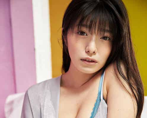 山田かな、下着チラ見え 無防備な表情にうっとり