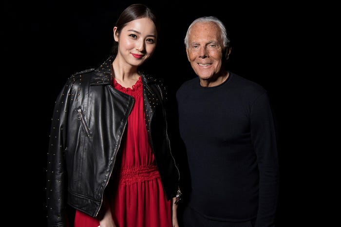 佐々木希、ジョルジオ・アルマーニ(画像提供:GIORGIO ARMANI JAPAN)