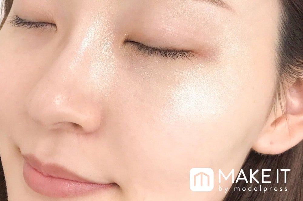 セザンヌ／パールグロウハイライト／01シャンパンベージュ 使用 (C)メイクイット