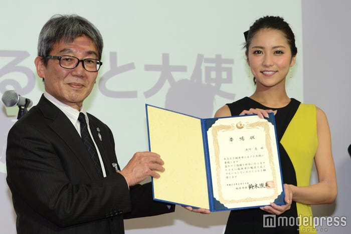 早乙女光総合政策部長、石川恋(C)モデルプレス