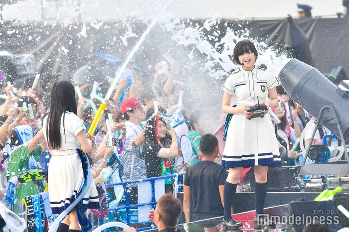 欅坂46平手友梨奈、笑顔ではしゃいだ「欅共和国2018」(C)モデルプレス
