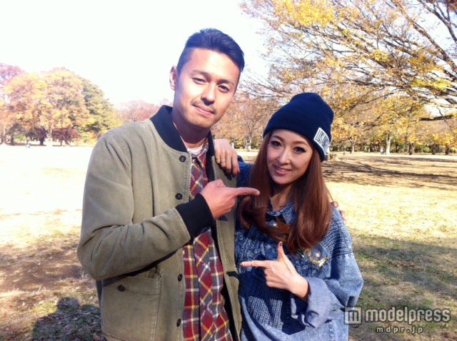 MV撮影時の今井洋介(左)、jyA‐Me(右)