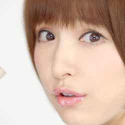 篠田麻里子/新CM「メンソレータムマリコ」篇