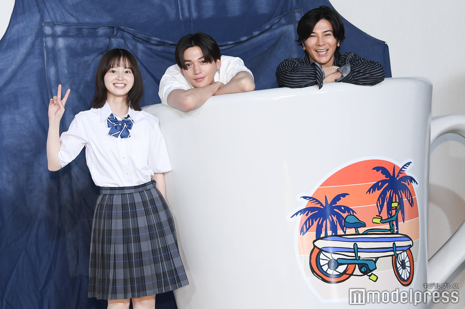 八木勇征＆武田真治のマグカップ風呂に合流する飯沼愛（C）モデルプレス