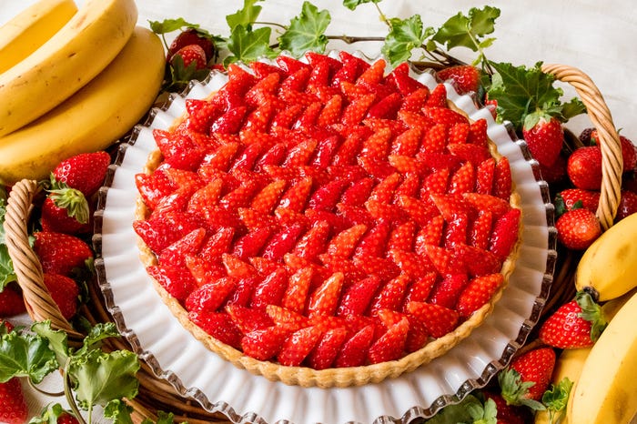 イチゴとバナナのタルト~ココナッツ風味~piece 718 円/whole(25cm) 6,804 円/画像提供:ラッシュ株式会社