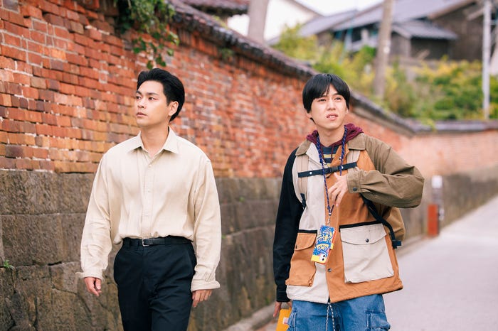 柳楽優弥、坂東龍汰「ライオンの隠れ家」第8話(C)TBS