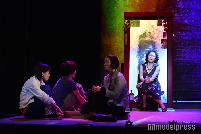 舞台の様子 (C)モデルプレス