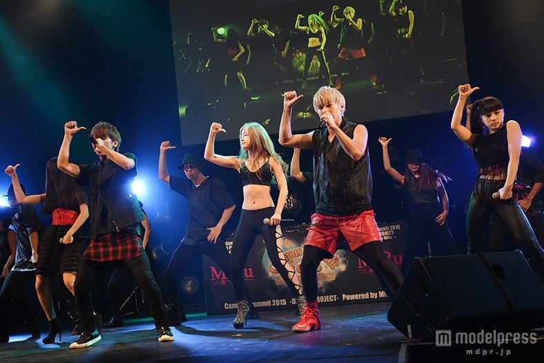 話題の大型新人ユニット・lol、クール＆セクシーな魅力で観客釘付け 圧巻ダンスパフォーマンス披露