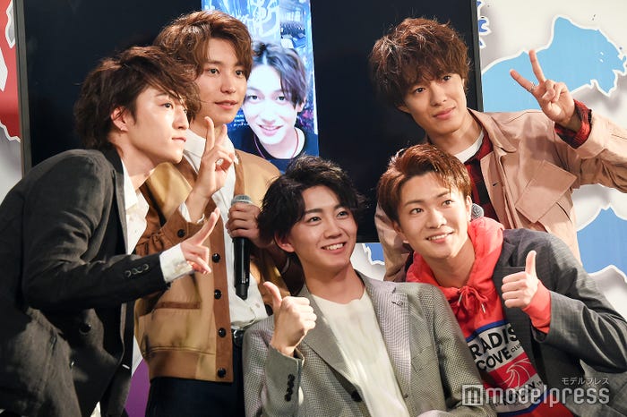 (左から時計回りに)森田美勇人、阿部顕嵐、(萩谷慧悟)、真田佑馬、諸星翔希、長妻怜央 (C)モデルプレス