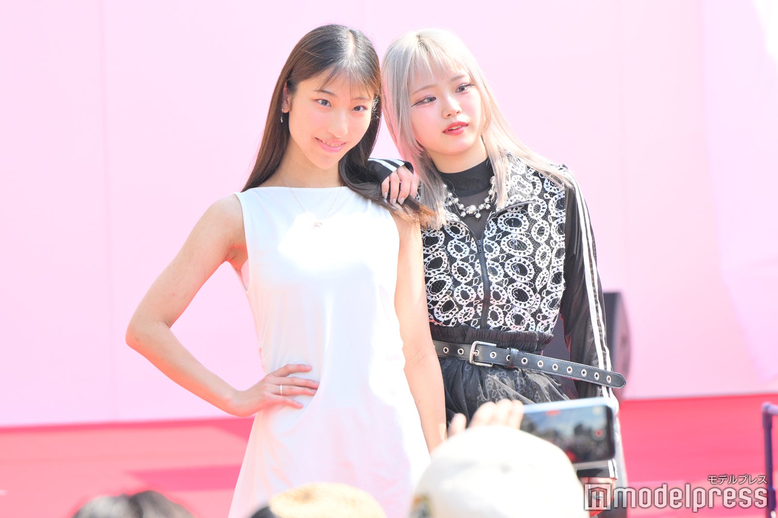 リバープレイスで行われたランウェイの様子（C）モデルプレス