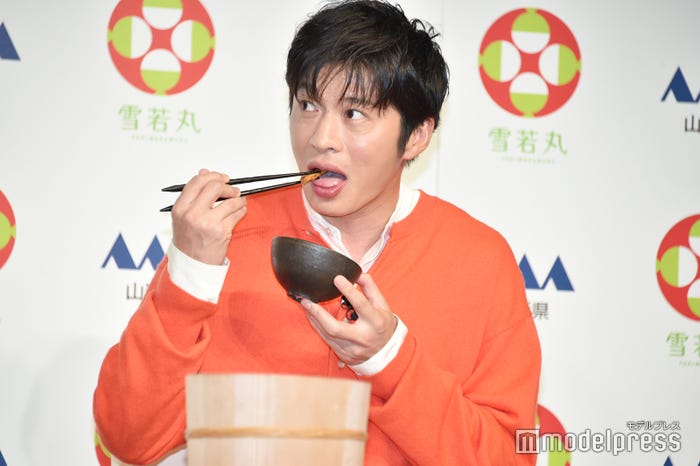 新米に添えられたお漬物の存在も忘れない田中圭(C)モデルプレス