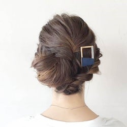 ボブヘアだけどアップにしたい方は必見!簡単に作れるねじり編みアップアレンジ!