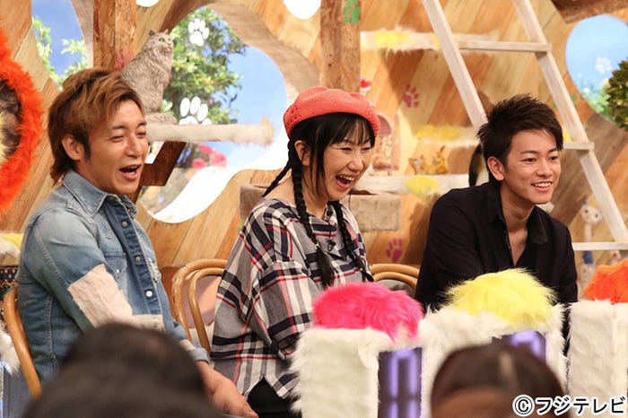 思わず笑いがこぼれる(左から)つるの剛士、室井滋、佐藤健(C)フジテレビ