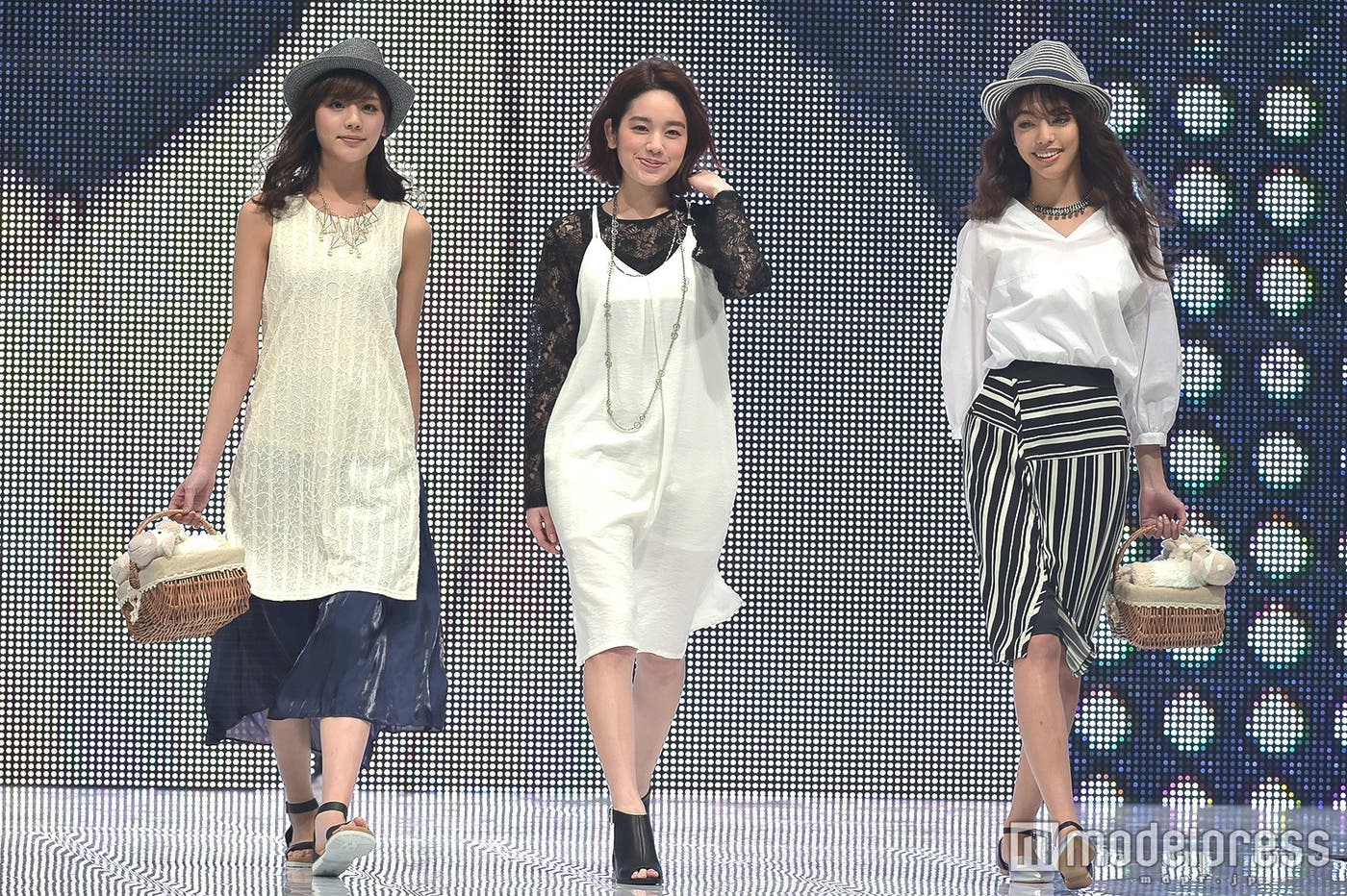 筧美和子(中央)(C)モデルプレス