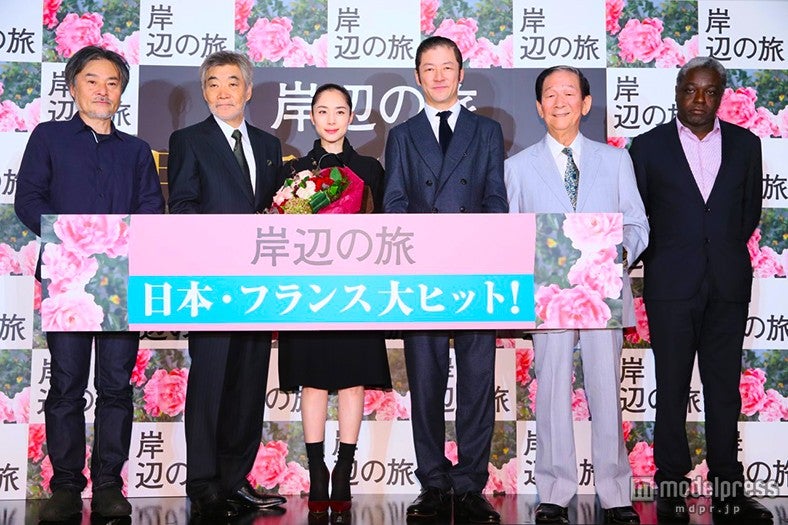 （左から）黒沢清監督、柄本明、深津絵里、浅野忠信、小松政夫、ヌーレディン・エサディ氏
