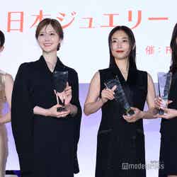 （左から）橋本環奈、白石麻衣、MEGUMI、篠原涼子（C）モデルプレス