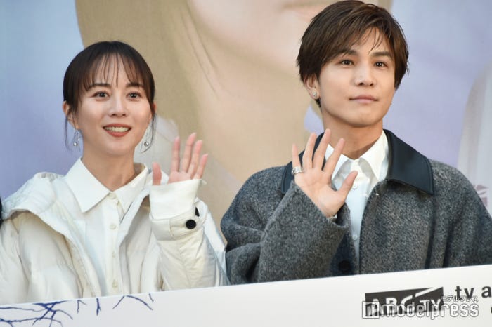 比嘉愛未、岩田剛典(C)モデルプレス