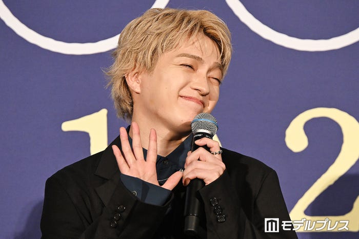 挨拶するだけで大歓声を浴び「まあ、これがアイドルの力っていうやつですね」とドヤ顔を見せた西畑大吾(C)モデルプレス