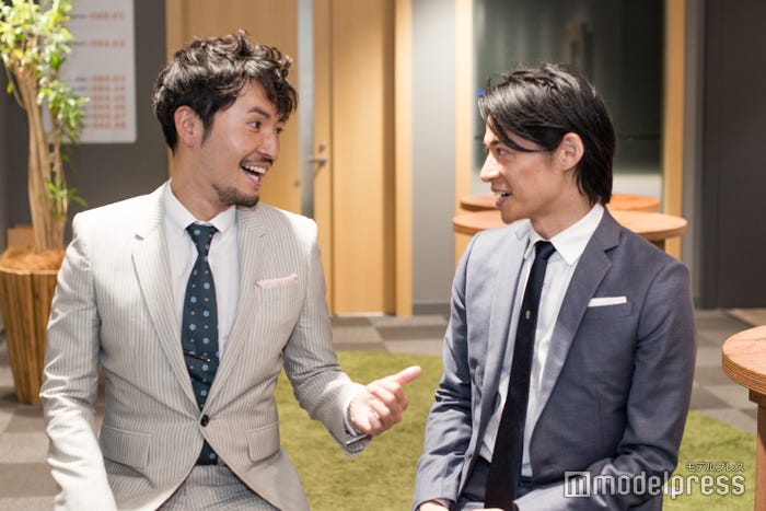 (左から)小柳津林太郎、久保裕丈 (C)モデルプレス