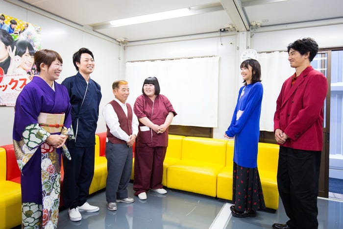新垣結衣・瑛太「吉本新喜劇」出演(C)2017『ミックス。』製作委員会
