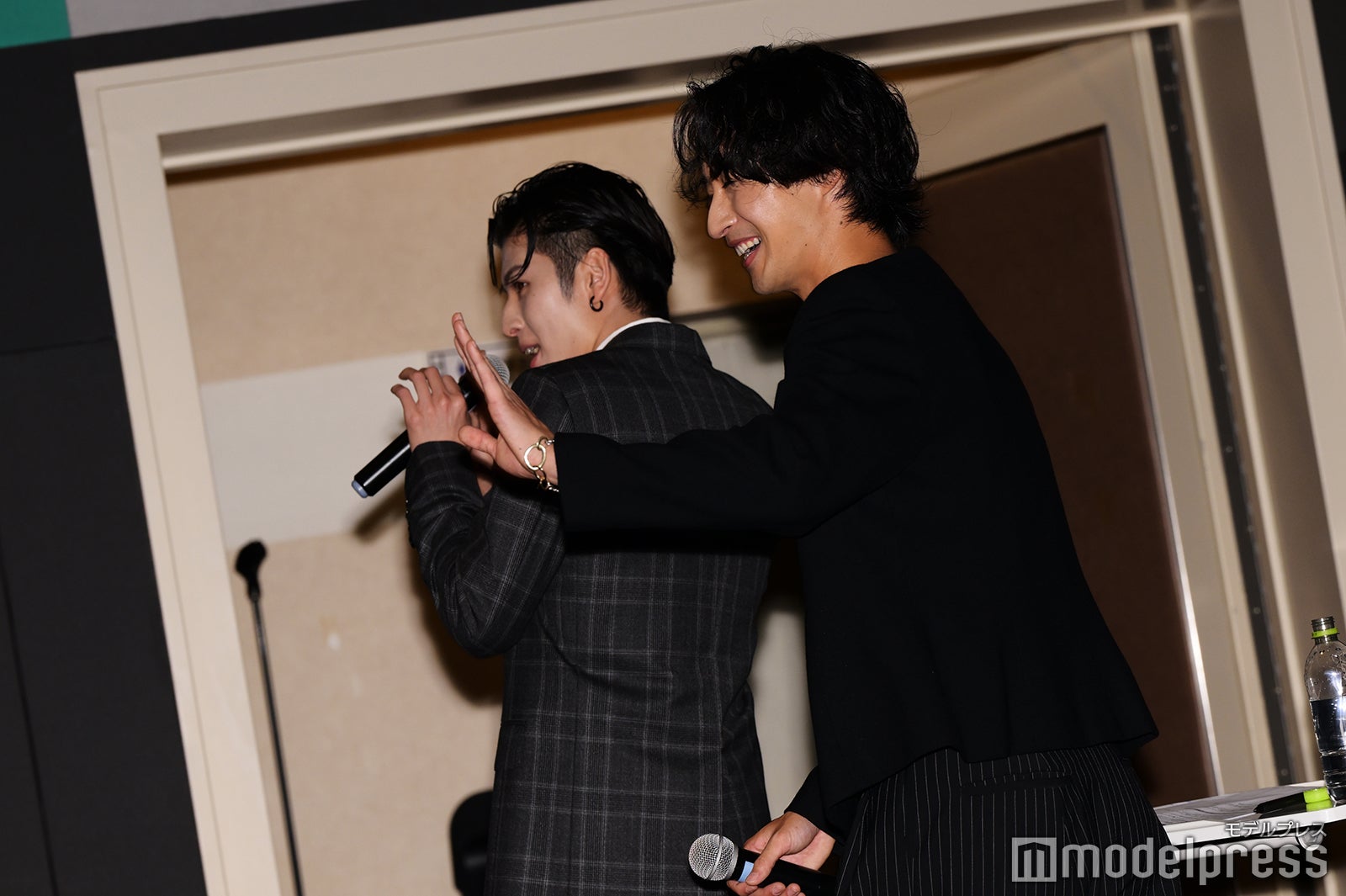 長谷川慎、古屋呂敏（C）モデルプレス