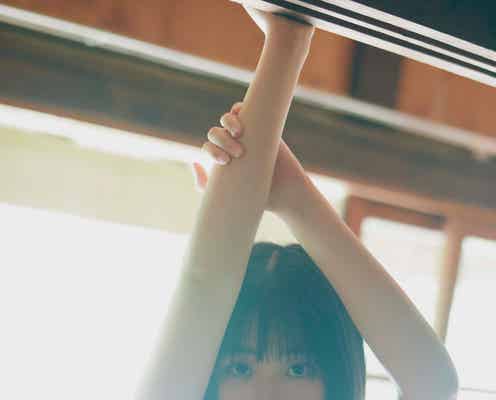 原菜乃華、初水着姿で美ボディ披露 抜群スタイル際立つ先行カット続々公開<はなのいろ>