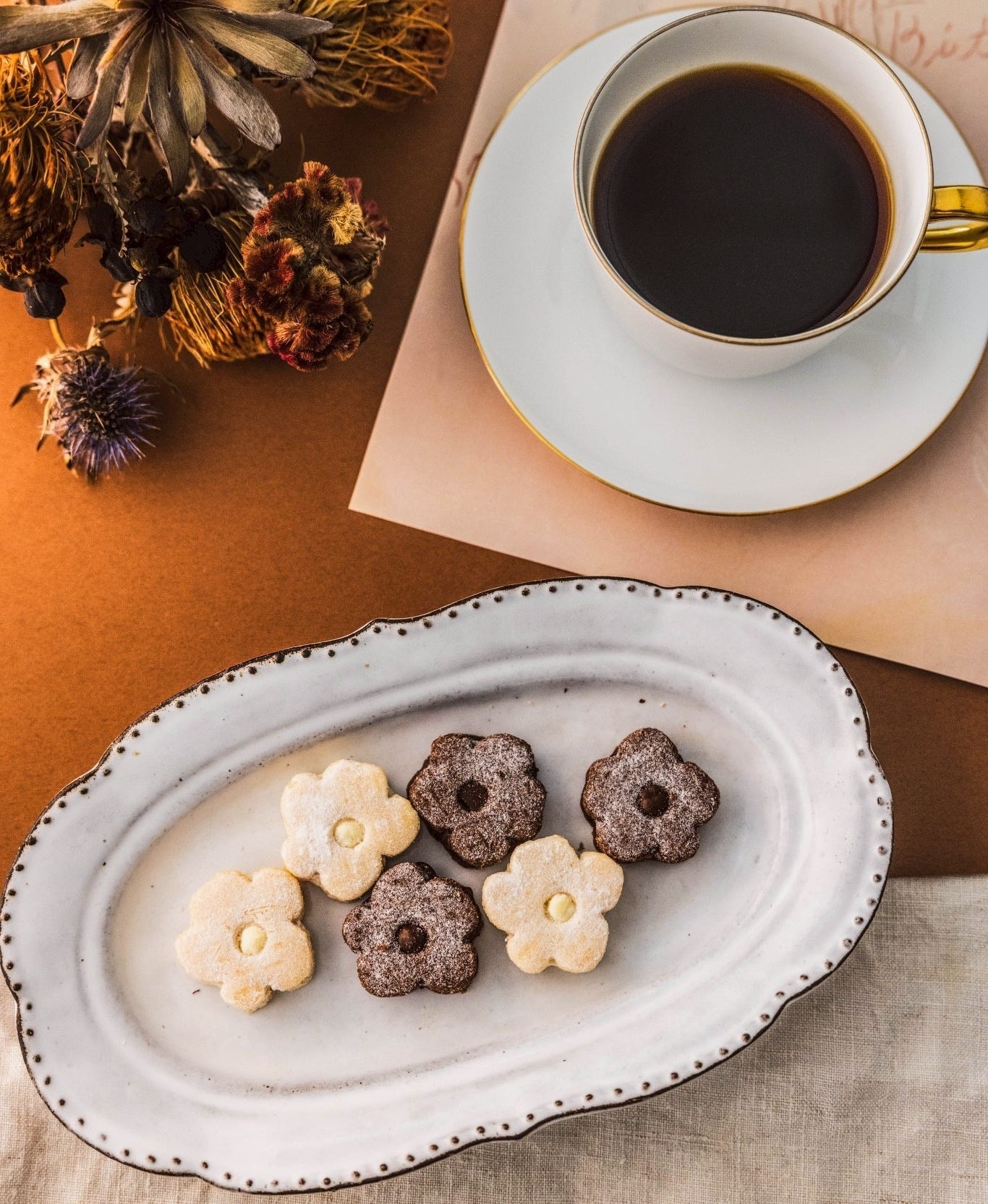 鼻に抜けるレモンやスパイスの香りが心地よい
