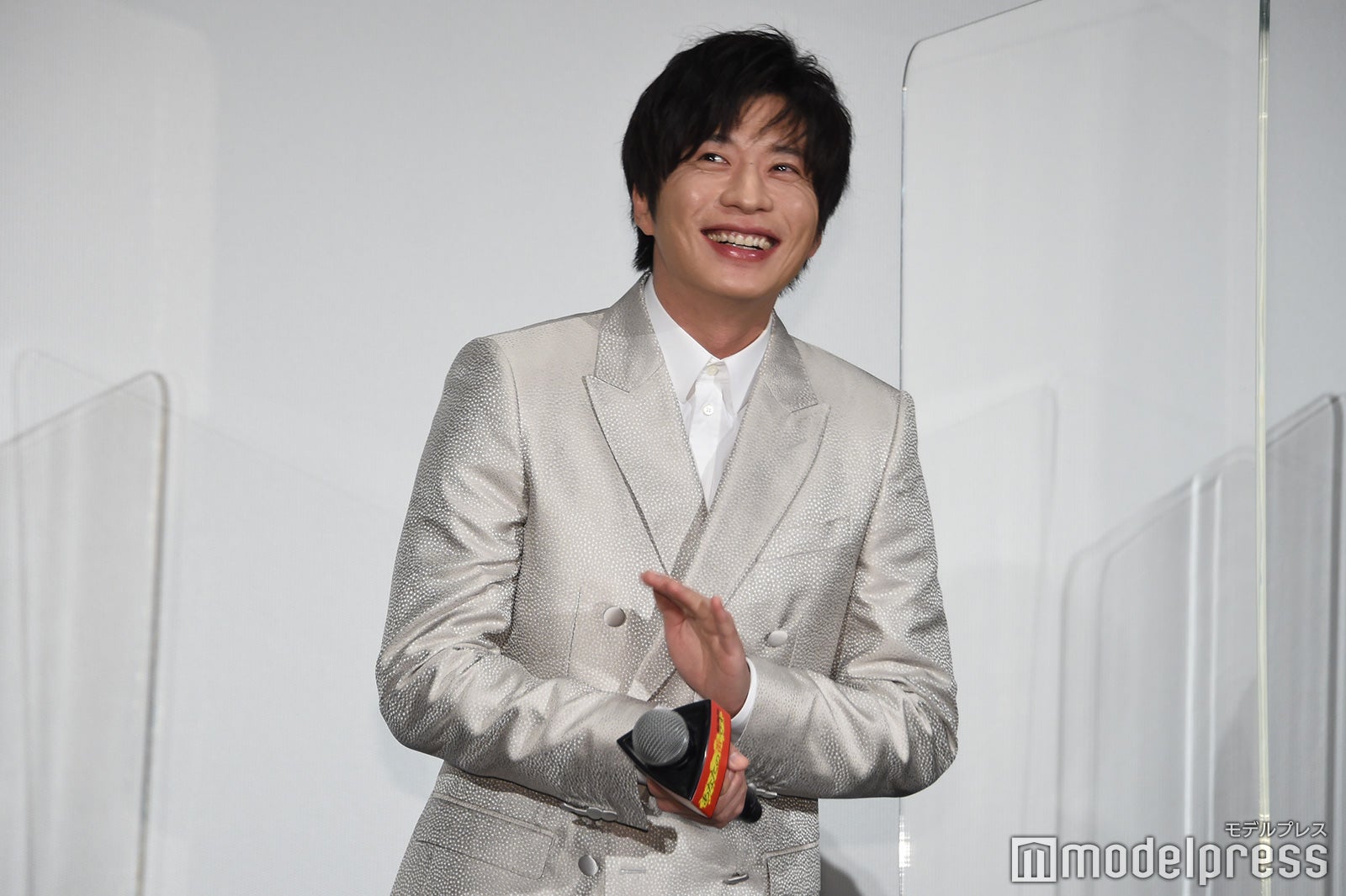 愉快な竹中直人に笑う田中圭その2（C）モデルプレス