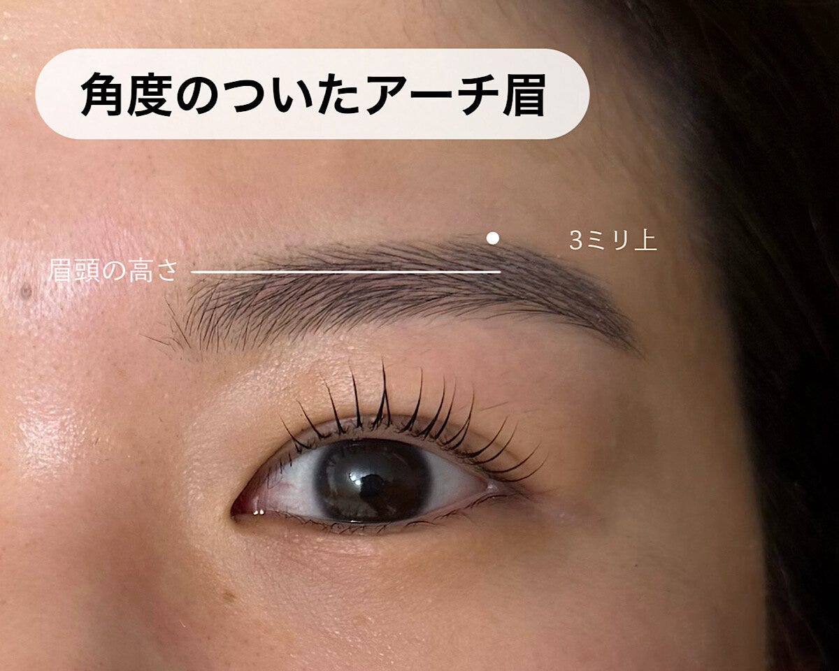 角度のついたアーチ眉の眉山