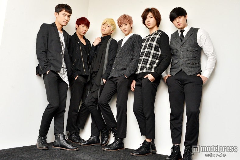 U-KISS（左から：AJ、フン、スヒョン、ケビン、キソプ、イライ）