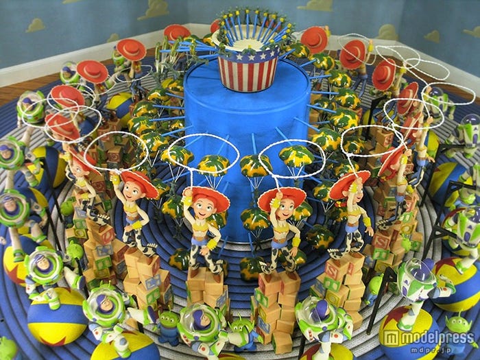 《トイ・ストーリー ゾートロープ》木、アルミニウム、真鍮、スチール、ガラス、プラスチック、石膏 2005年(C)Disney/Pixar