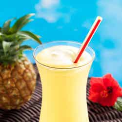マックシェイクに夏限定“沖縄パイン”登場　パイナップル果汁の豊かな風味（イメージ）